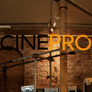 espaço de demonstração de equipamentos high-end para a indústria de cinema.
