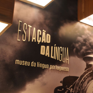 exposição itinerante do museu da língua portuguesa, realizado em parceria com a arquiprom, com comunicação visual da sara goldchmit.